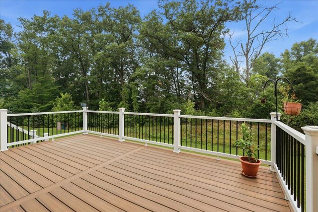247 Sandhill Court, White Lake, MI 48386