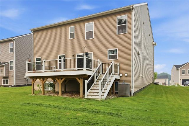 247 Sandhill Court, White Lake, MI 48386