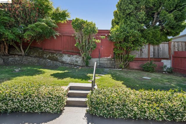 1621 Mendocino St, Richmond, CA 94804
