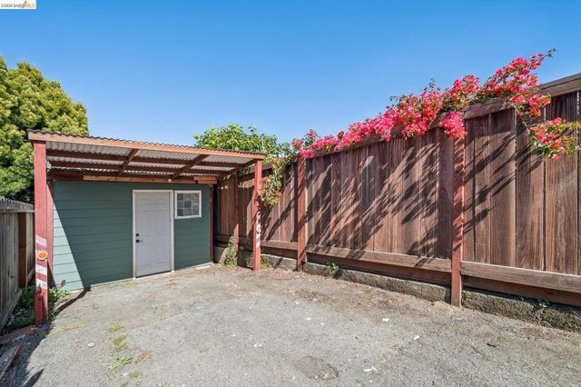1621 Mendocino St, Richmond, CA 94804