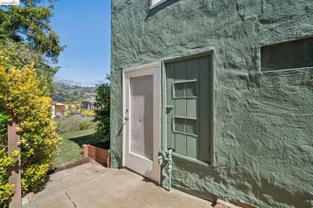 1621 Mendocino St, Richmond, CA 94804