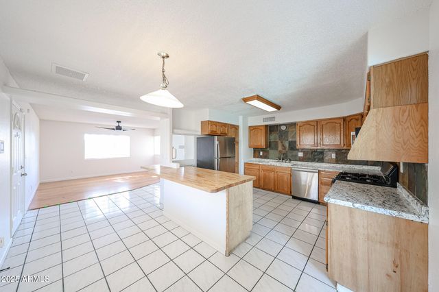 3408 W PORT AU PRINCE Lane, Phoenix, AZ 85053