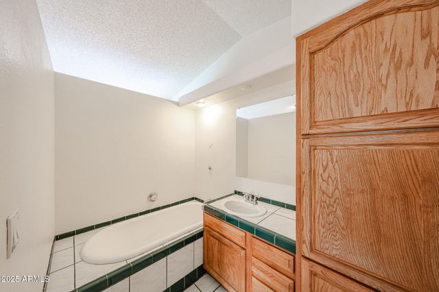 3408 W PORT AU PRINCE Lane, Phoenix, AZ 85053