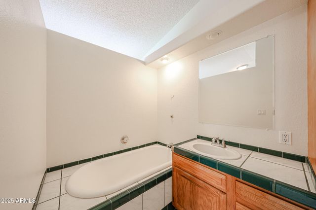 3408 W PORT AU PRINCE Lane, Phoenix, AZ 85053