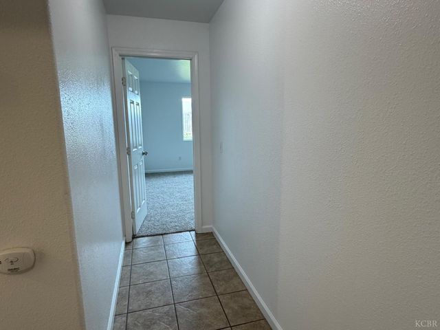 946 W Mammoth Pool Way, Hanford, CA 93230