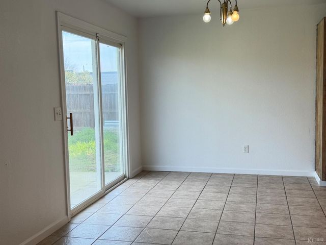 946 W Mammoth Pool Way, Hanford, CA 93230