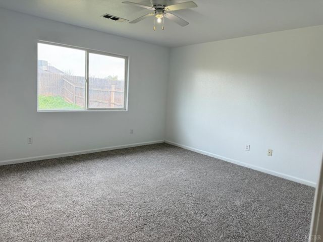 946 W Mammoth Pool Way, Hanford, CA 93230