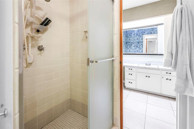 6069 4TH AVENUE N, St Petersburg, FL 33710