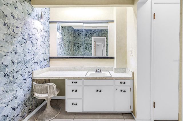 6069 4TH AVENUE N, St Petersburg, FL 33710