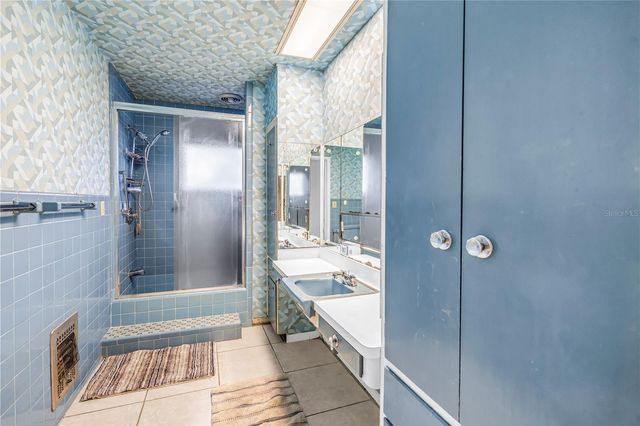 6069 4TH AVENUE N, St Petersburg, FL 33710