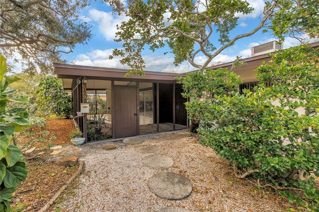 6069 4TH AVENUE N, St Petersburg, FL 33710