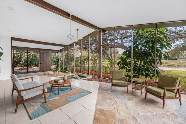 6069 4TH AVENUE N, St Petersburg, FL 33710