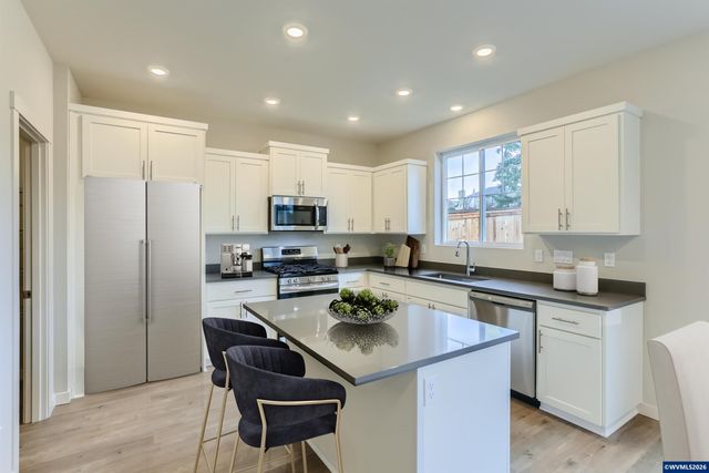 899 Windrow Av SE, Albany, OR 97322