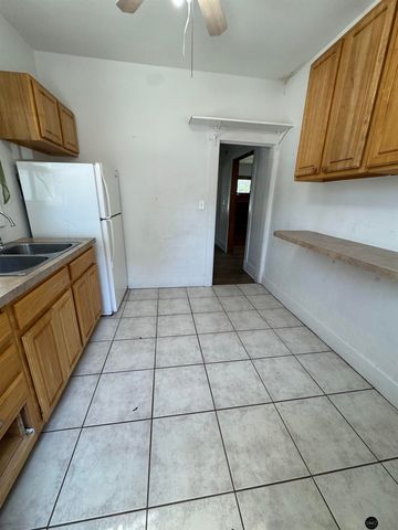 1121 N 24th Street, Lincoln, NE 68503