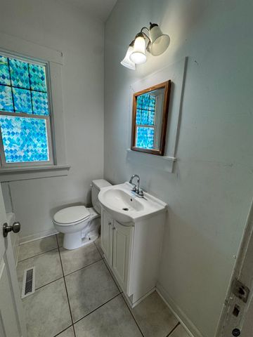 1121 N 24th Street, Lincoln, NE 68503