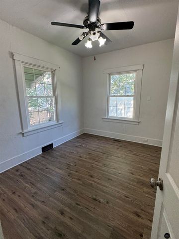 1121 N 24th Street, Lincoln, NE 68503