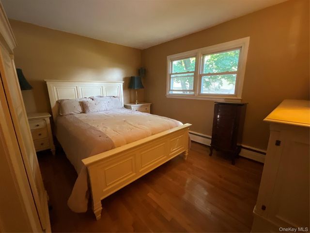 28 Pleasant Avenue, Farmingdale, NY 11735