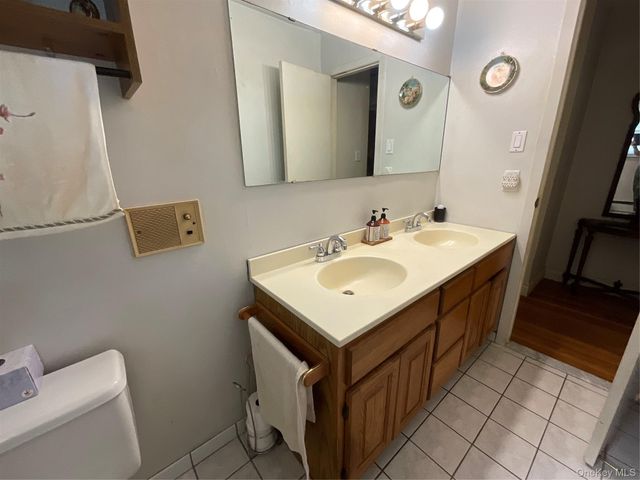 28 Pleasant Avenue, Farmingdale, NY 11735