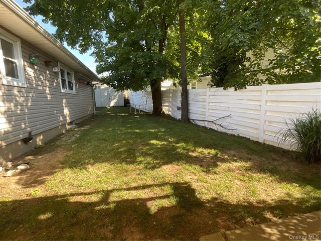 28 Pleasant Avenue, Farmingdale, NY 11735