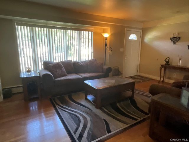 28 Pleasant Avenue, Farmingdale, NY 11735
