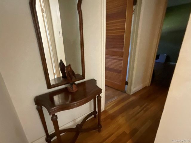 28 Pleasant Avenue, Farmingdale, NY 11735