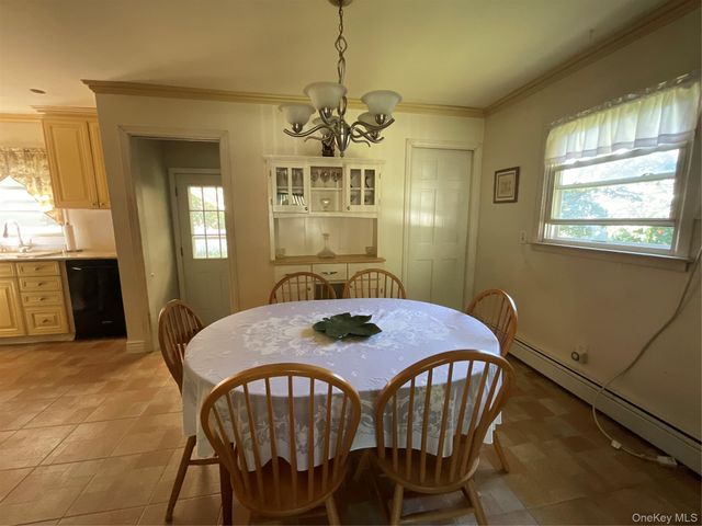 28 Pleasant Avenue, Farmingdale, NY 11735