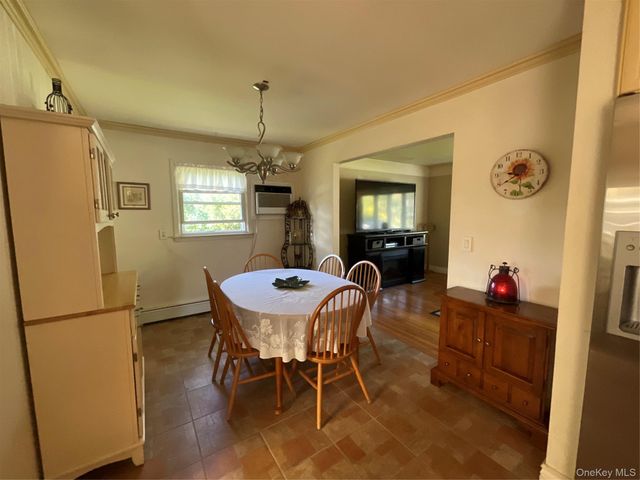 28 Pleasant Avenue, Farmingdale, NY 11735