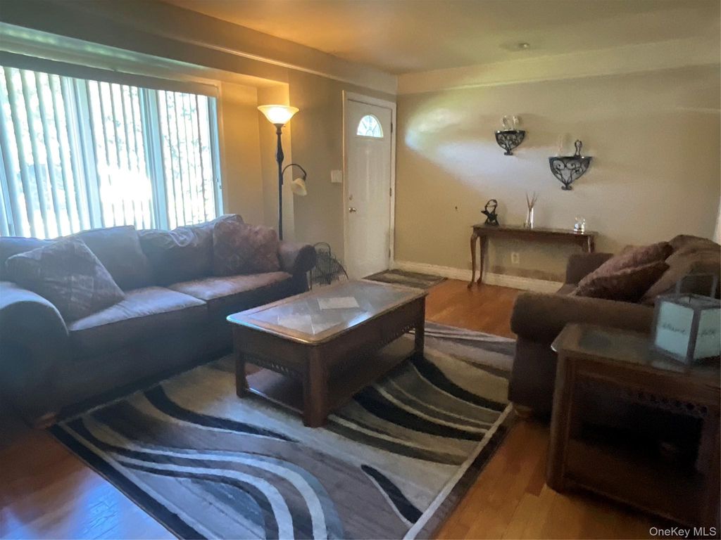28 Pleasant Avenue, Farmingdale, NY 11735 — photo 5