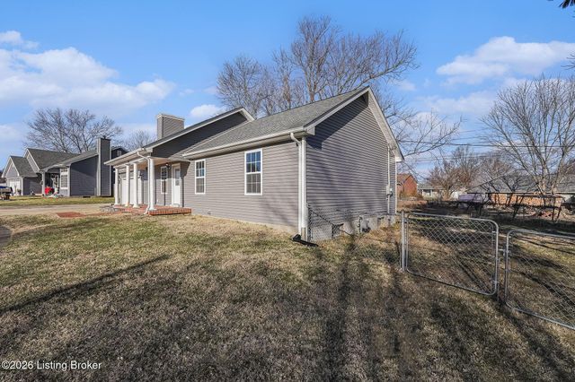 105 Tracy Ct, Radcliff, KY 40160