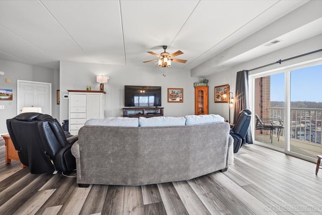 10 N Gilbert Street 217, South Elgin, IL 60177