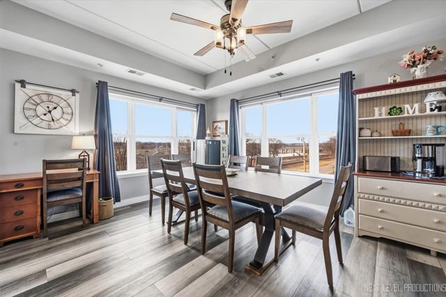 10 N Gilbert Street 217, South Elgin, IL 60177