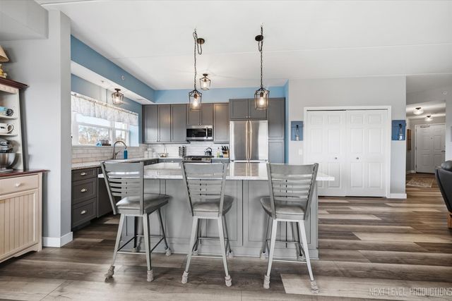 10 N Gilbert Street 217, South Elgin, IL 60177