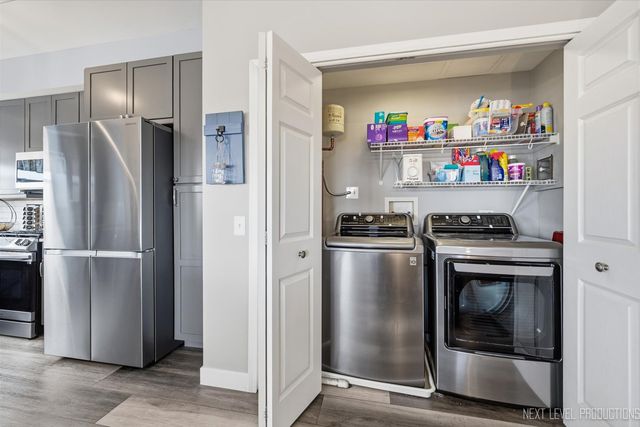 10 N Gilbert Street 217, South Elgin, IL 60177