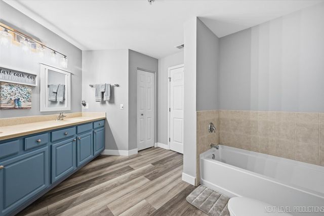 10 N Gilbert Street 217, South Elgin, IL 60177