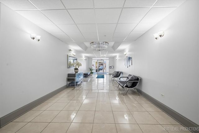 10 N Gilbert Street 217, South Elgin, IL 60177