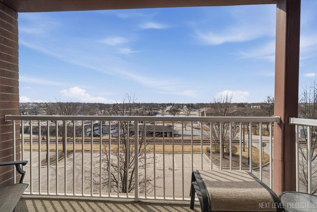 10 N Gilbert Street 217, South Elgin, IL 60177