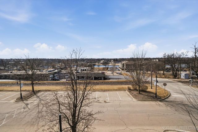 10 N Gilbert Street 217, South Elgin, IL 60177