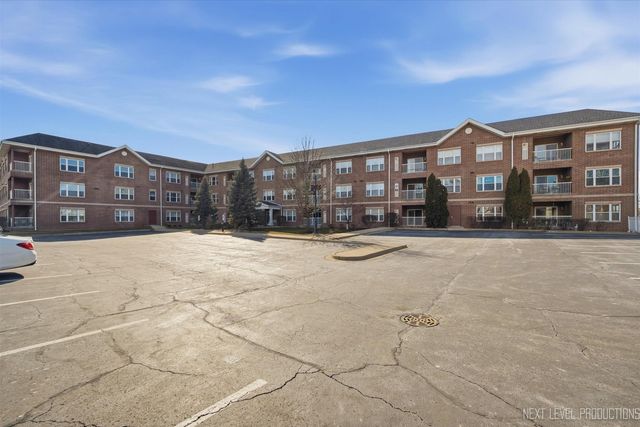 10 N Gilbert Street 217, South Elgin, IL 60177