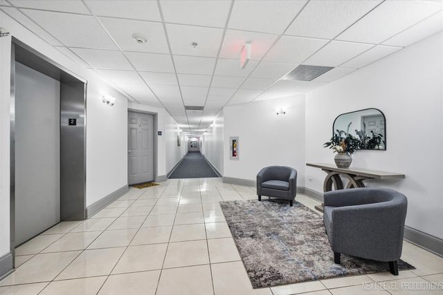 10 N Gilbert Street 217, South Elgin, IL 60177