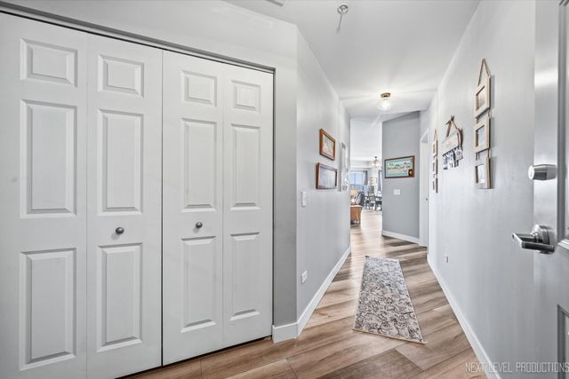 10 N Gilbert Street 217, South Elgin, IL 60177