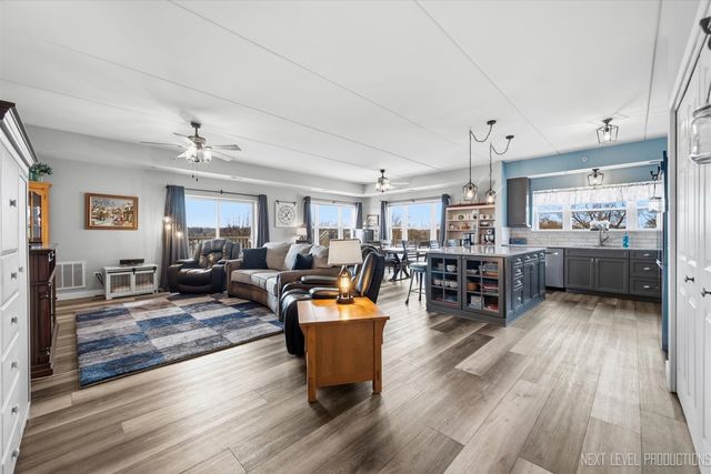 10 N Gilbert Street 217, South Elgin, IL 60177