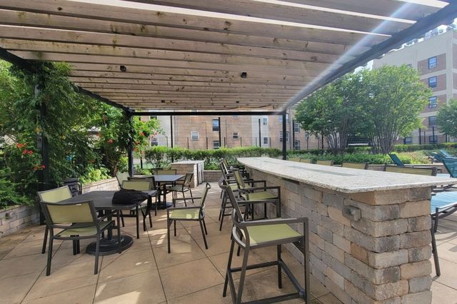 3930 N Pine Grove Avenue 2313, Chicago, IL 60613