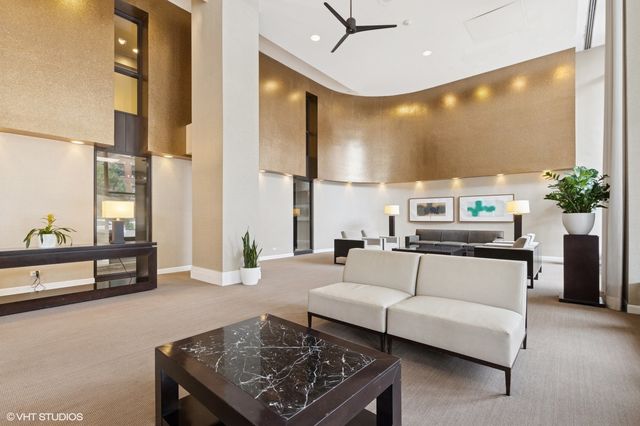 3930 N Pine Grove Avenue 2313, Chicago, IL 60613