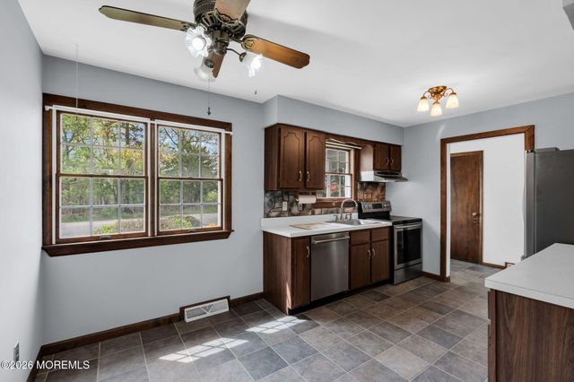 801 Broadway Boulevard, Toms River, NJ 08757