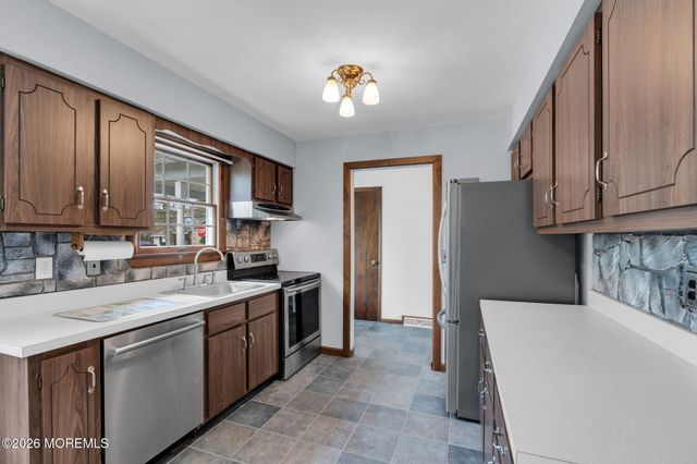 801 Broadway Boulevard, Toms River, NJ 08757