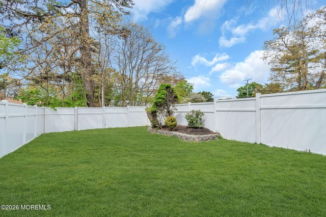 801 Broadway Boulevard, Toms River, NJ 08757