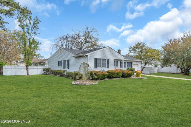 801 Broadway Boulevard, Toms River, NJ 08757