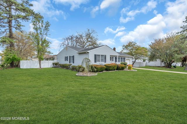 801 Broadway Boulevard, Toms River, NJ 08757