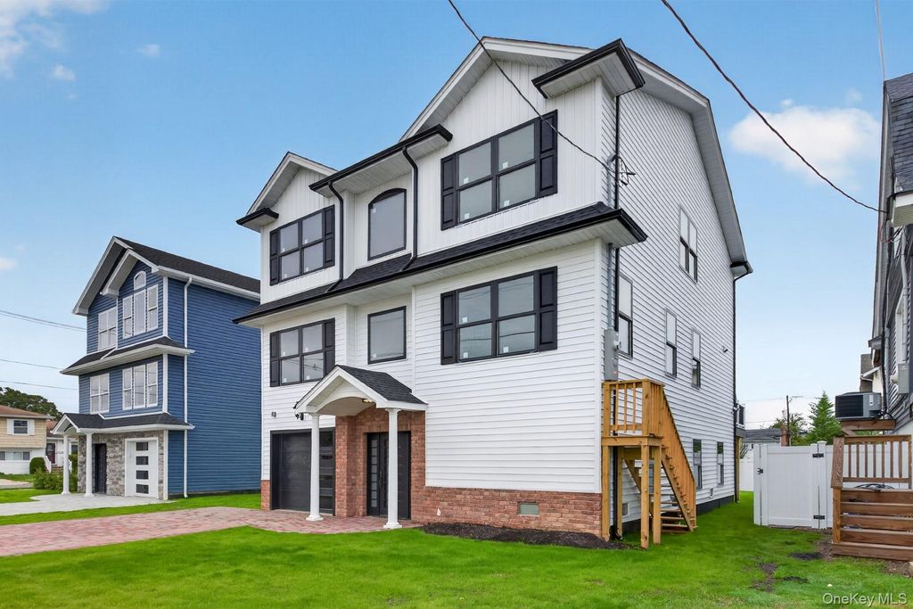267 Roosevelt Avenue, Freeport, NY 11520 — photo 2