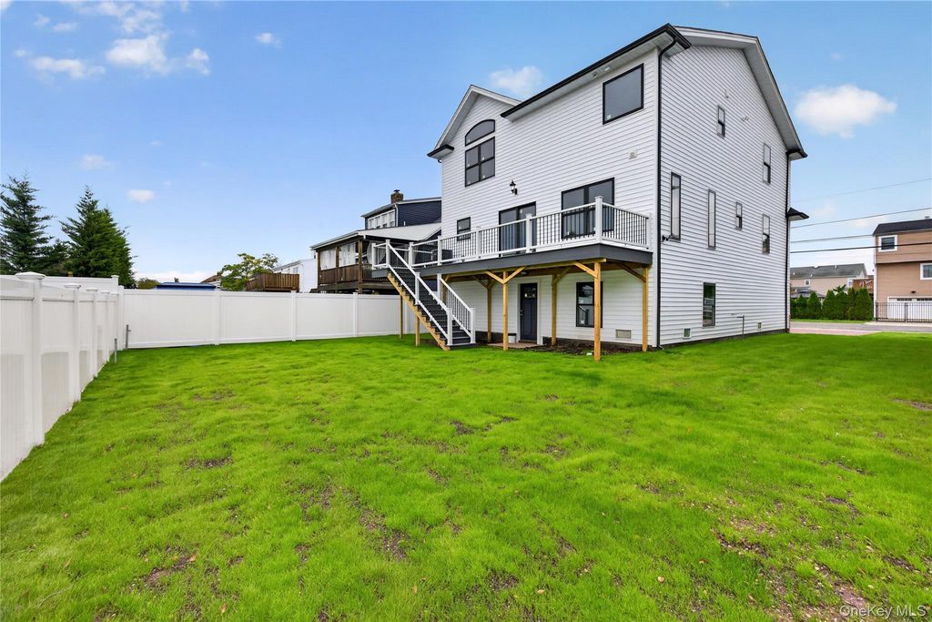 267 Roosevelt Avenue, Freeport, NY 11520 — photo 5
